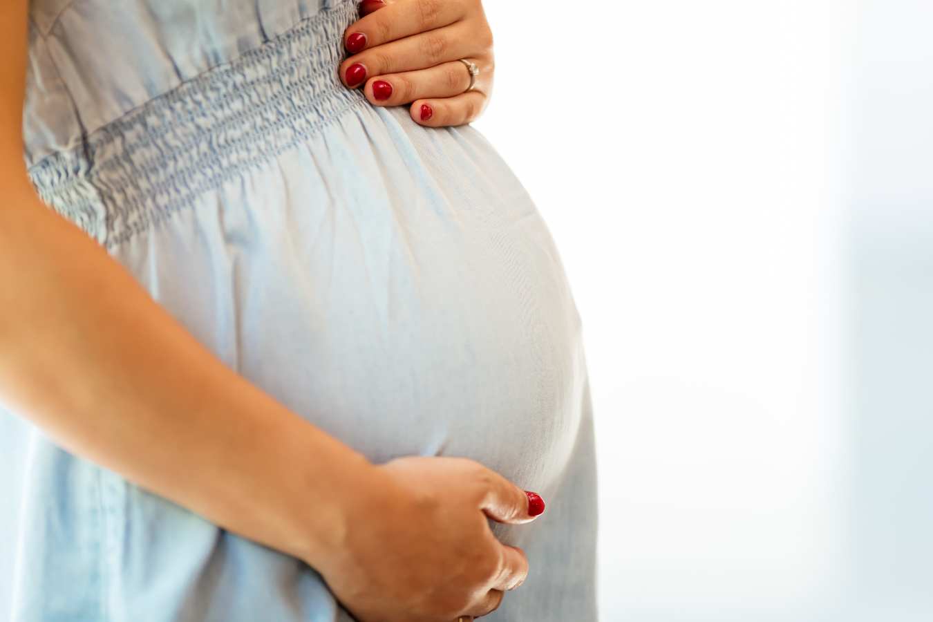 Jak szybko urodzić? Oto sposoby na złagodzenie bólu porodowego