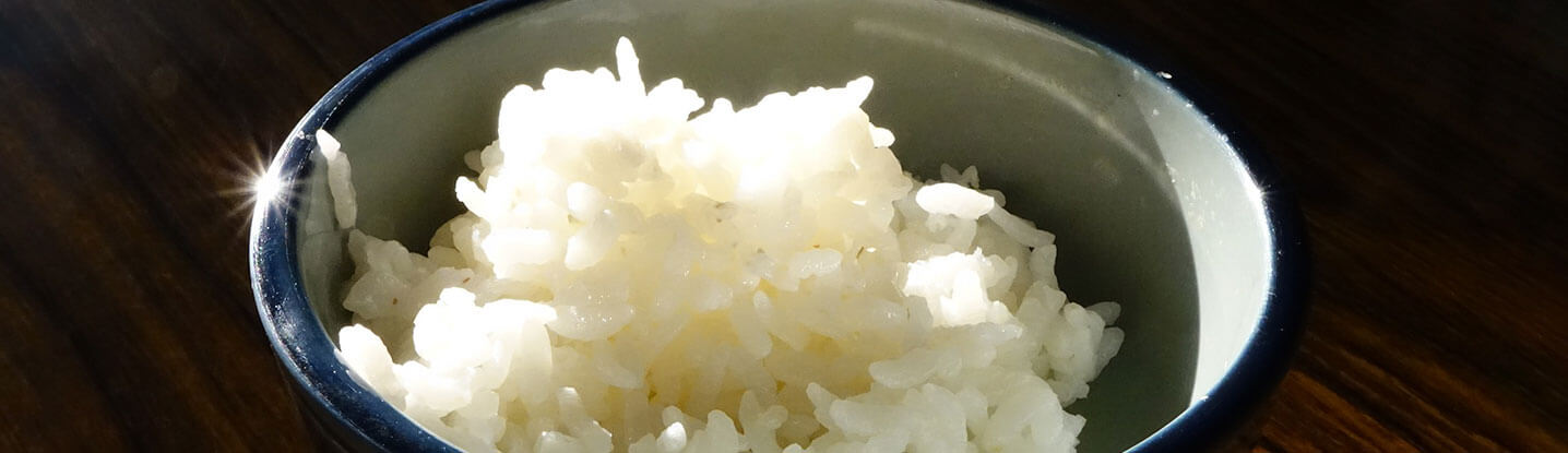 Kleik ryżowy na wodzie lub mleku – jak go przygotować?