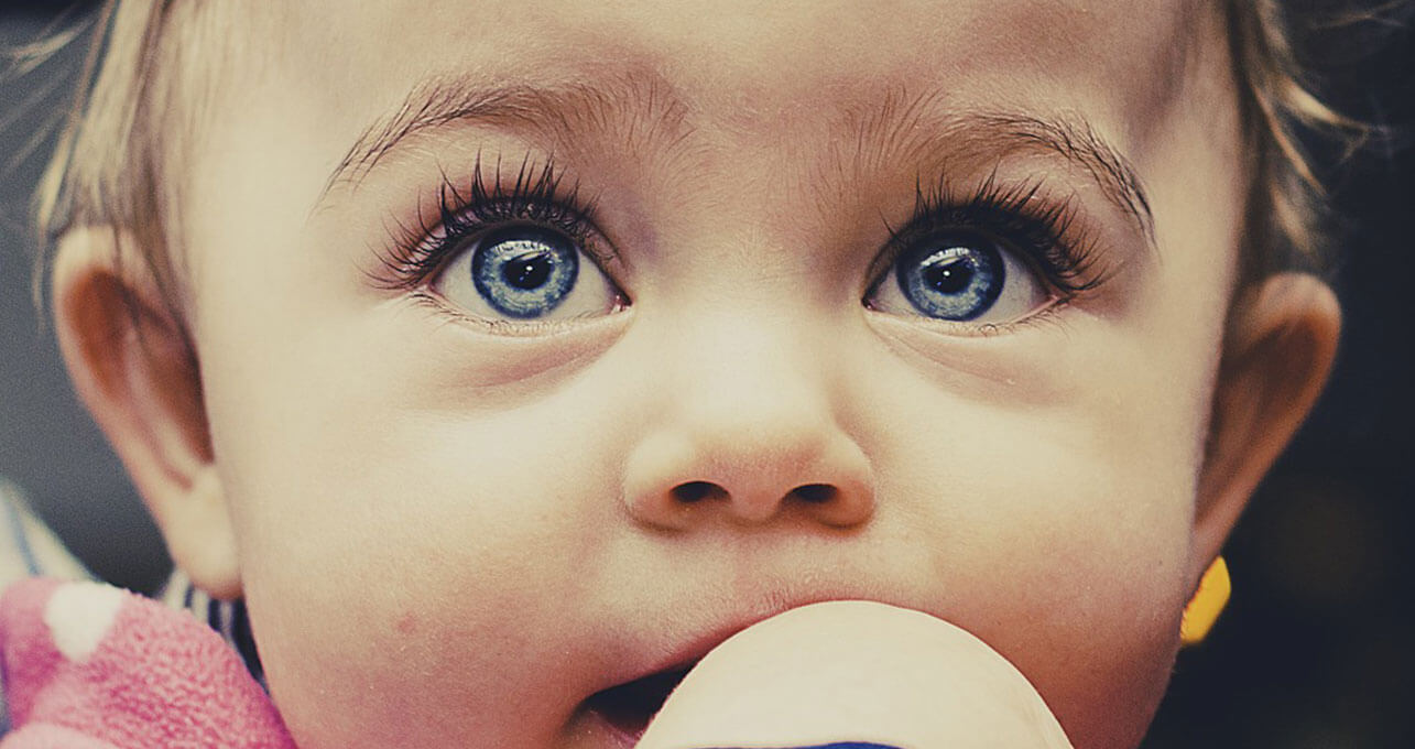 Jak dbać o zdrowe oczy u niemowląt?