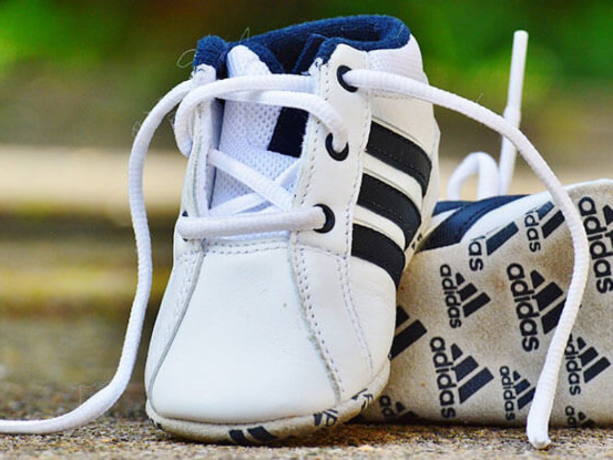 Buty Sportowe Na Wiosne Sprawdz Najpopularniejsze Modele Shoes Adidas Sneakers Adidas Superstar Sneaker