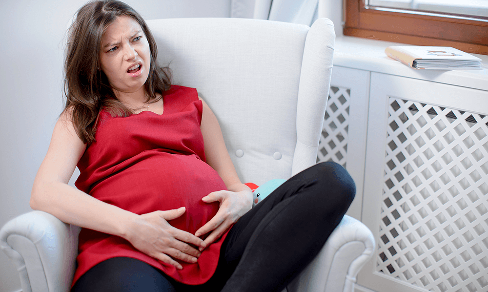 Różowe plamienie w ciąży – norma czy powód do niepokoju?