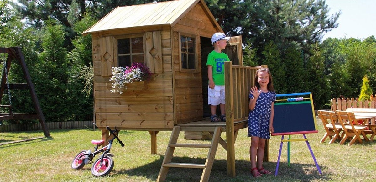 Domki ogrodowe dla dzieci: Drewniane czy plastikowe?