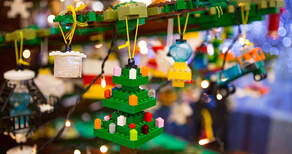 6-metrowa choinka z klocków LEGO stanie wkrótce w Warszawie. Twoje dziecko może ją udekorować!