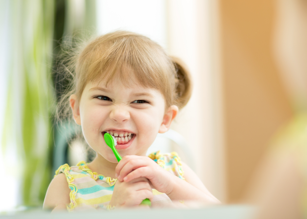 Krzywe zęby u dzieci – kiedy aparat?