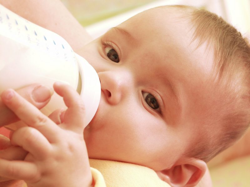Żywienie niemowląt: jeśli nie mleko mamy, to co?
