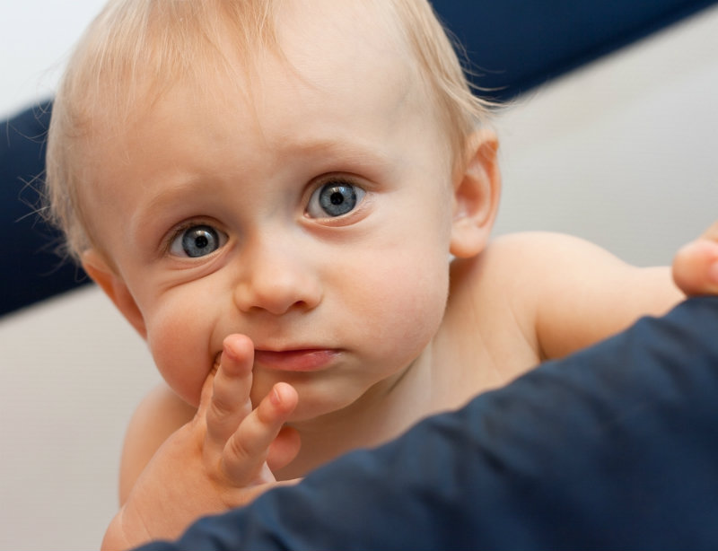 Ząbkowanie: kiedy wychodzą pierwsze zęby u niemowlaka?