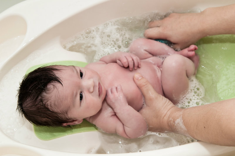 Jak zrobić krochmal do kąpieli dziecka? To proste!