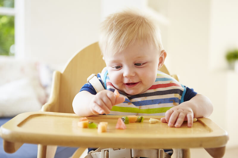 Witaminy dla niemowląt: jak przemycić więcej witamin do diety dziecka?
