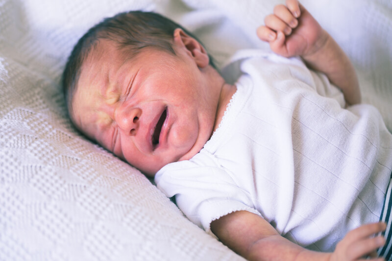 Sapka niemowlęca: kiedy sięgnąć po domowe sposoby, a kiedy udać się do lekarza?