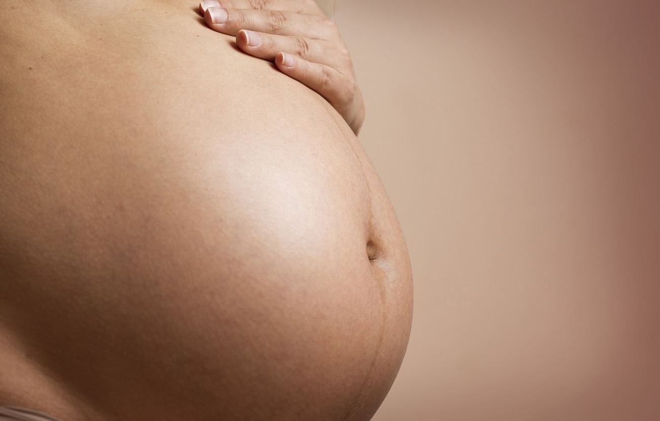 Twardnienie brzucha w ciąży [Przyczyny, Zapobieganie, Zagrożenia]