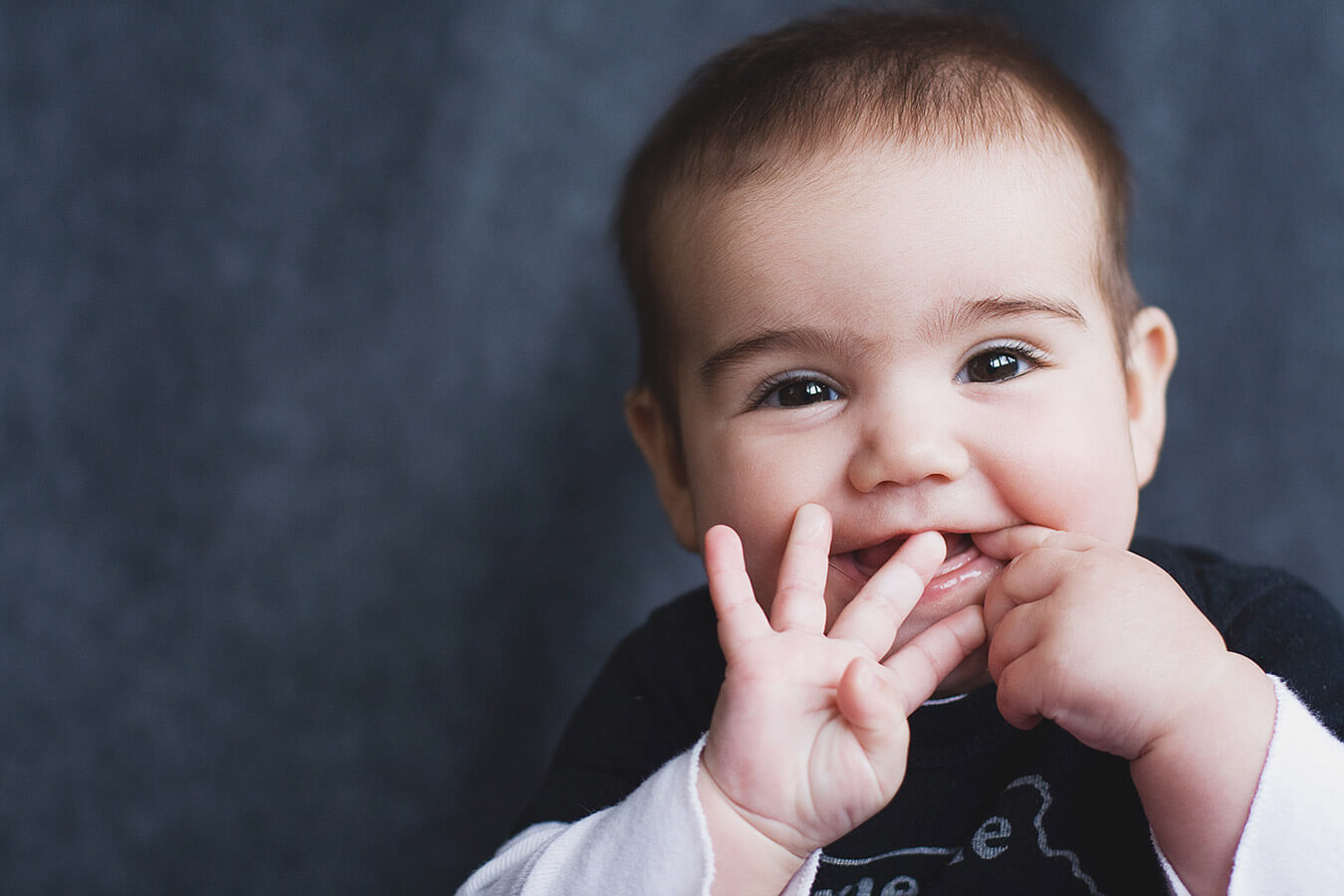 Ślinienie się niemowlaka: Dlaczego niemowlę się ślini?