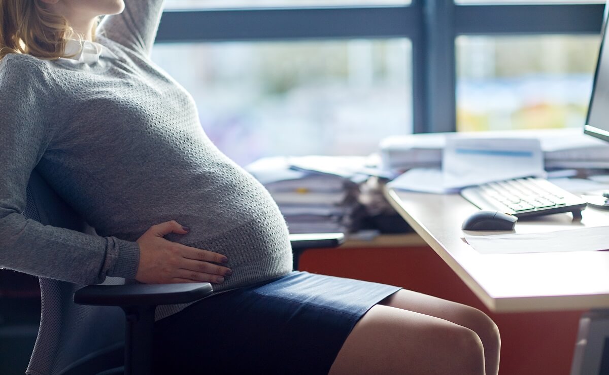 Jak siedzieć w ciąży? Dobre praktyki i złe nawyki