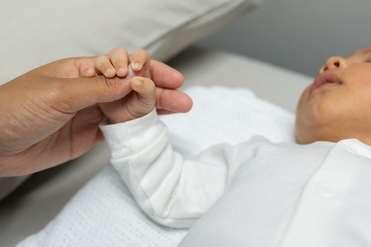 7-miesięczne niemowlę trafiło do szpitala w stanie zagrożenia życia. Aż trudno uwierzyć, co było powodem!