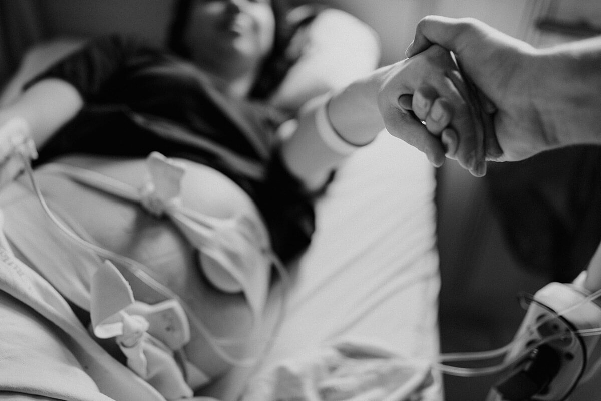 Porody rodzinne zakazane! Szpitale wprowadzają ograniczenia na porodówkach lub całkowicie zawieszają ich funkcjonowanie