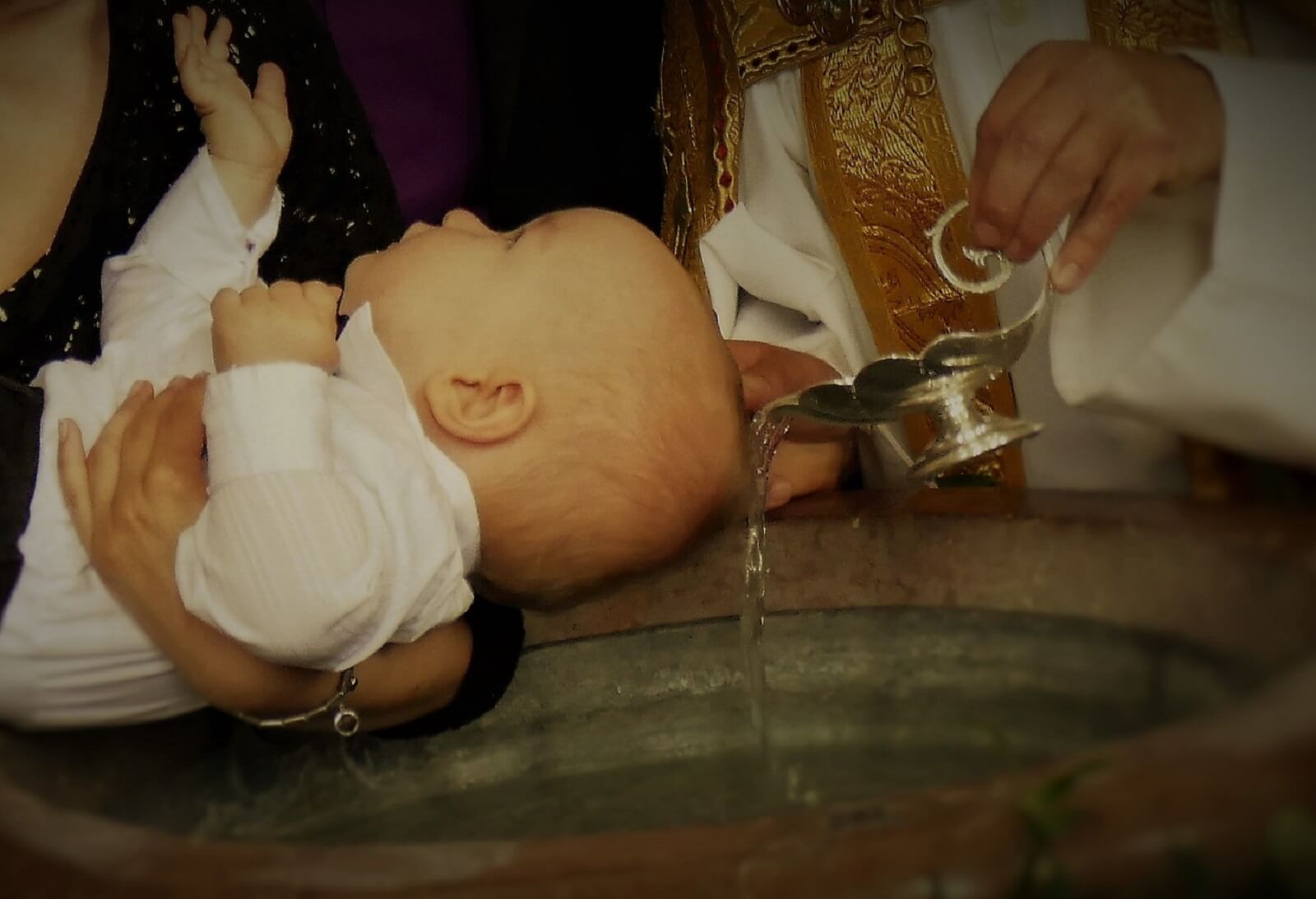 Wymagania dla rodziców chrzestnych: Konkubinat wykluczony
