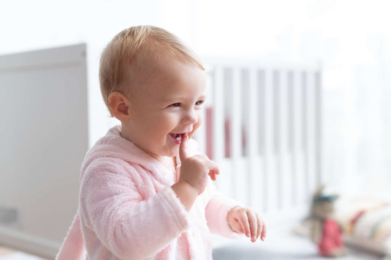 Kiedy dziecko zaczyna mówić i jakie są jego pierwsze słowa?