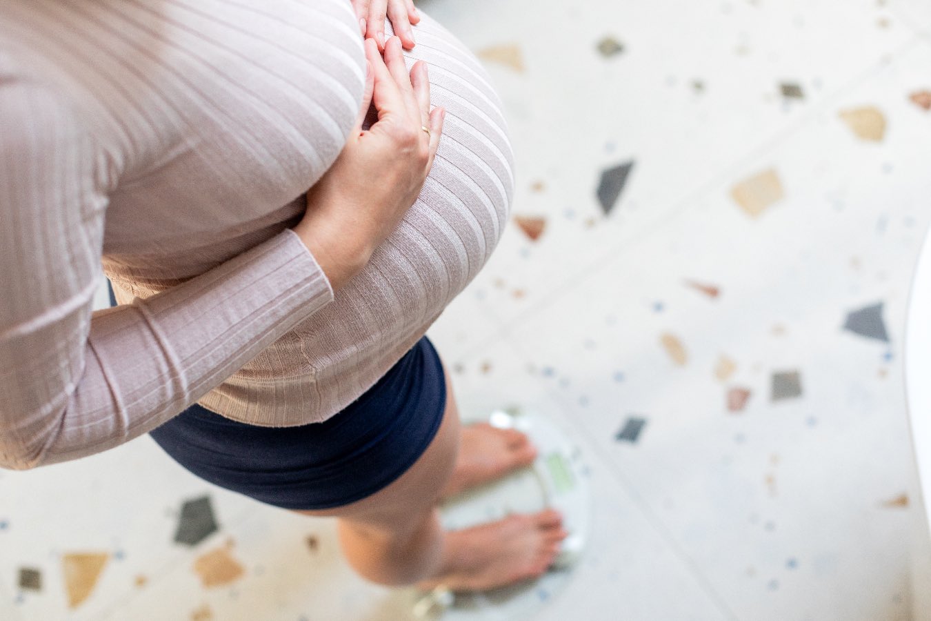Jaki jest prawidłowy przyrost wagi w ciąży? [TABELA] Ważne wskazówki dla zdrowia mamy i dziecka