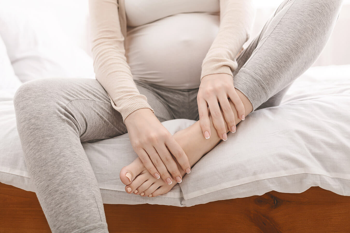Opuchnięte nogi po porodzie – jak sobie z nimi radzić?