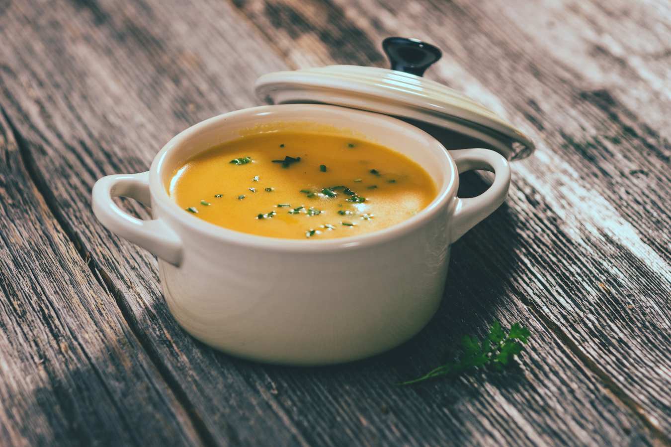 Zupa po świętach. Sprawdź pomysły na smaczne i lekkie zupy!