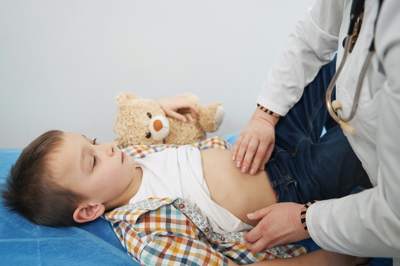 Zapalenie wyrostka robaczkowego u dzieci. Jakie są objawy i leczenie?