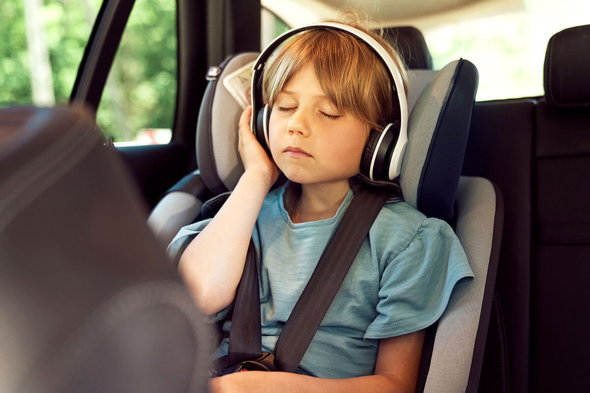 Czym zająć dziecko w samochodzie? Sprawdzone sposoby
