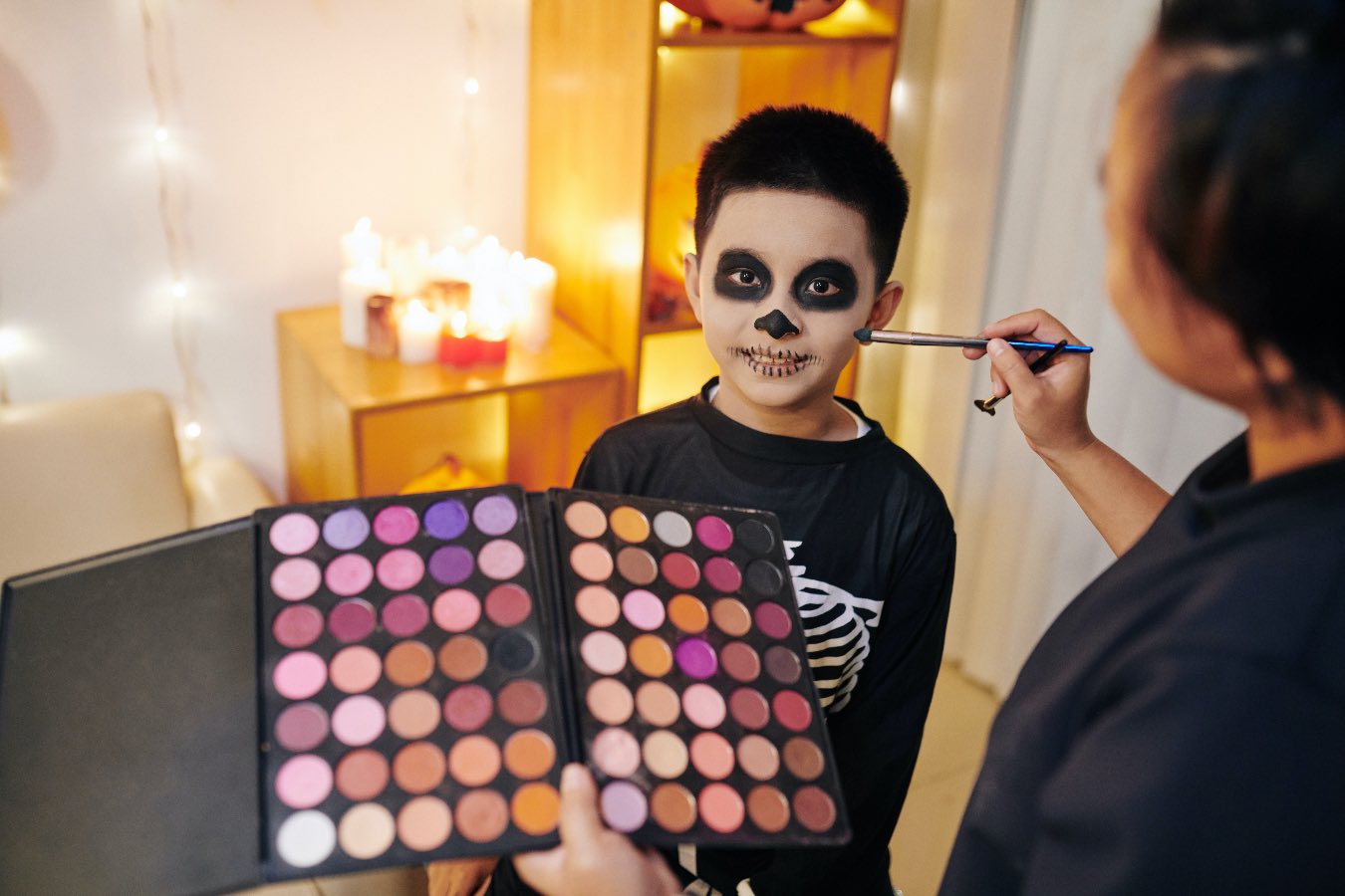 Makijaż na Halloween dla dzieci. Jak stworzyć oryginalną charakteryzację na upiorną zabawę?