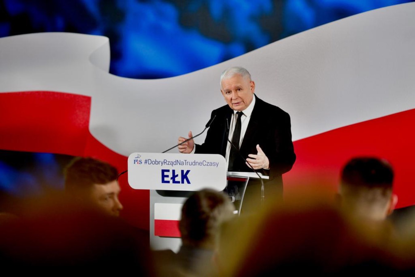 Kaczyński o piciu kobiet. Według prezesa PiS Polki nie rodzą dzieci, bo “dają w szyję”. W sieci zawrzało