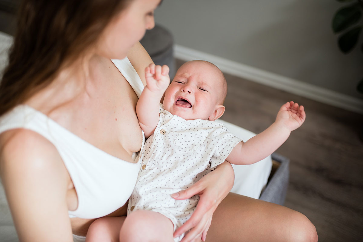 Kolka u niemowlaka – co robić? Jak leczyć kolkę niemowlęcą?