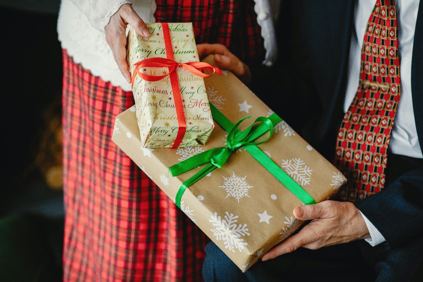 Jaki prezent na Święta dla rodziców i teściów? Poznaj te wyjątkowe i niezawodne propozycje!