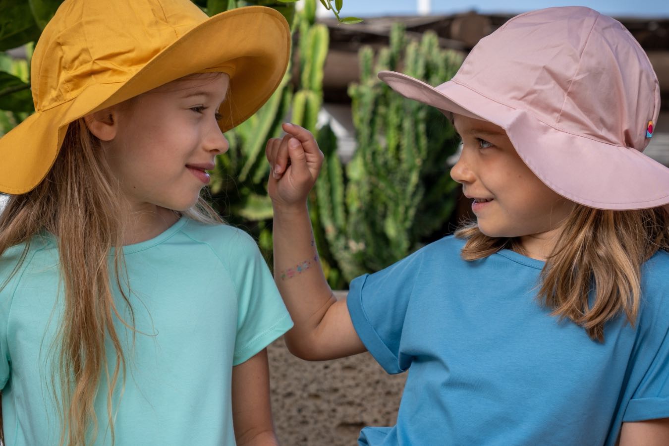 Kolorowa czapka na lato – co Ty na to?