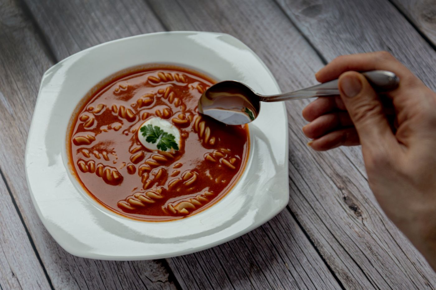 Wsyp garść do pomidorowej. Skutecznie podkręcisz smak ulubionej zupy dzieci