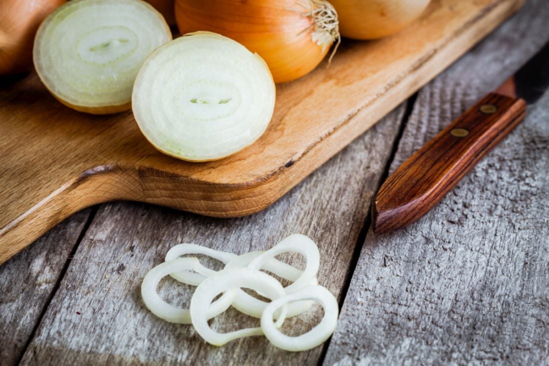 Jak zeszklić cebulę? Będzie wyjątkowo smaczna, jeśli dodasz jeden składnik. Różnicę poczujesz od razu