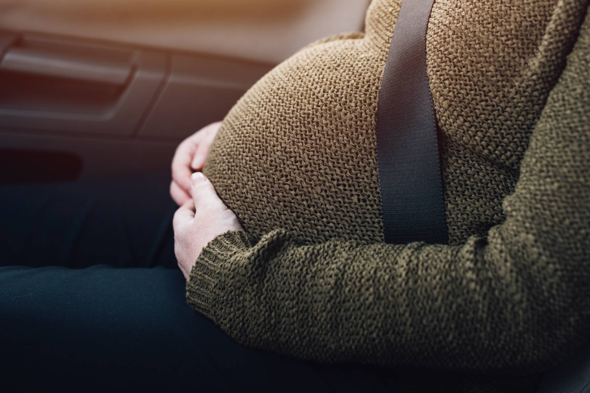 Czy kobiety w ciąży muszą zapinać pasy? W przepisach jest jedno ale
