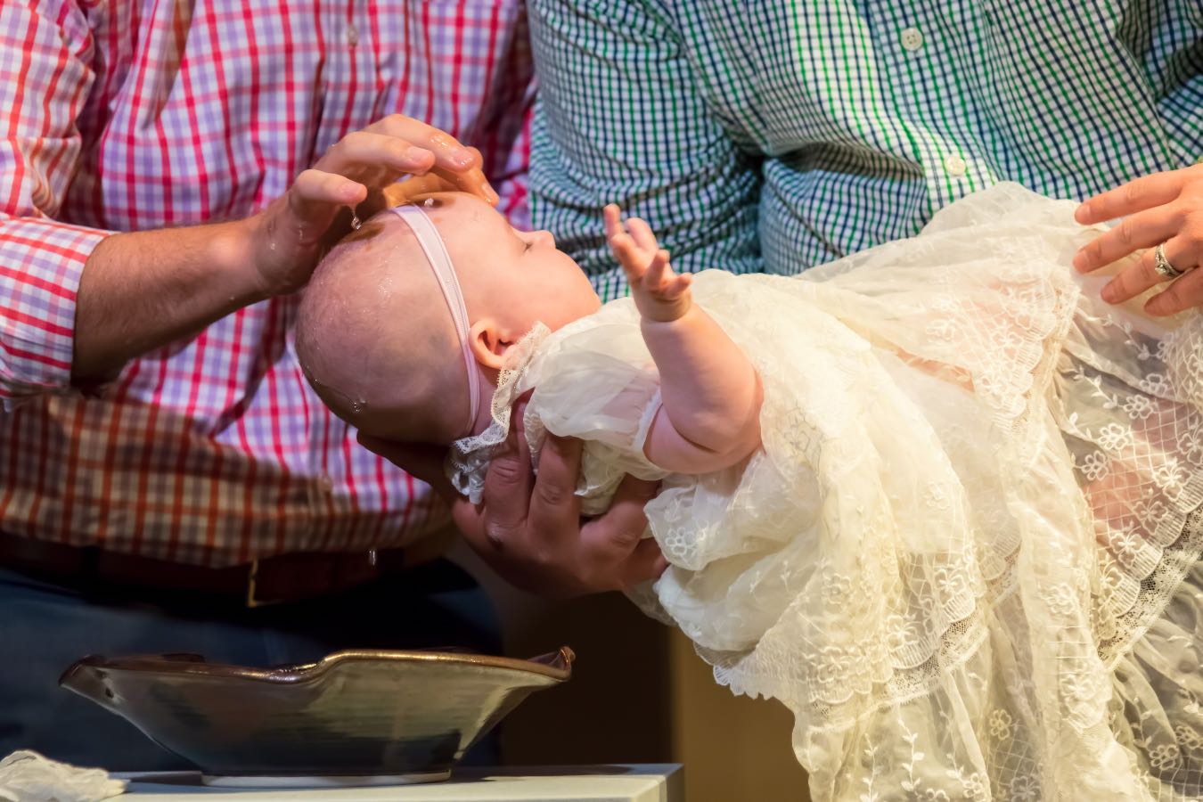 Nowe zasady bycia chrzestnym 2024. Bierzmowanie już nie wystarczy. Kandydaci będą mieć trudniej