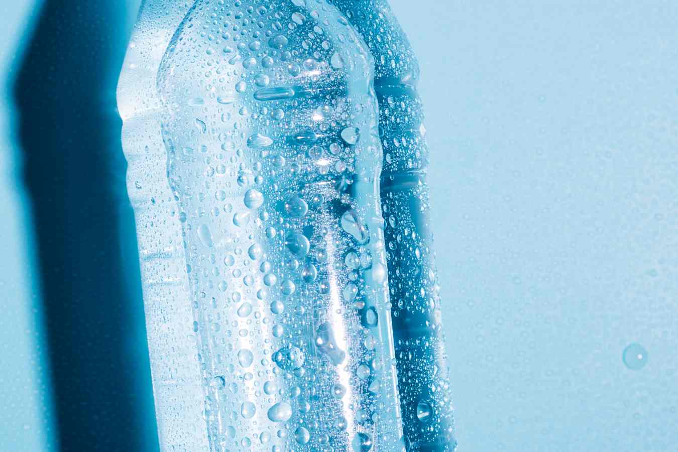 Zamrożona woda w butelce nadaje się do picia? Sprawdź, czy zawartość może się zepsuć