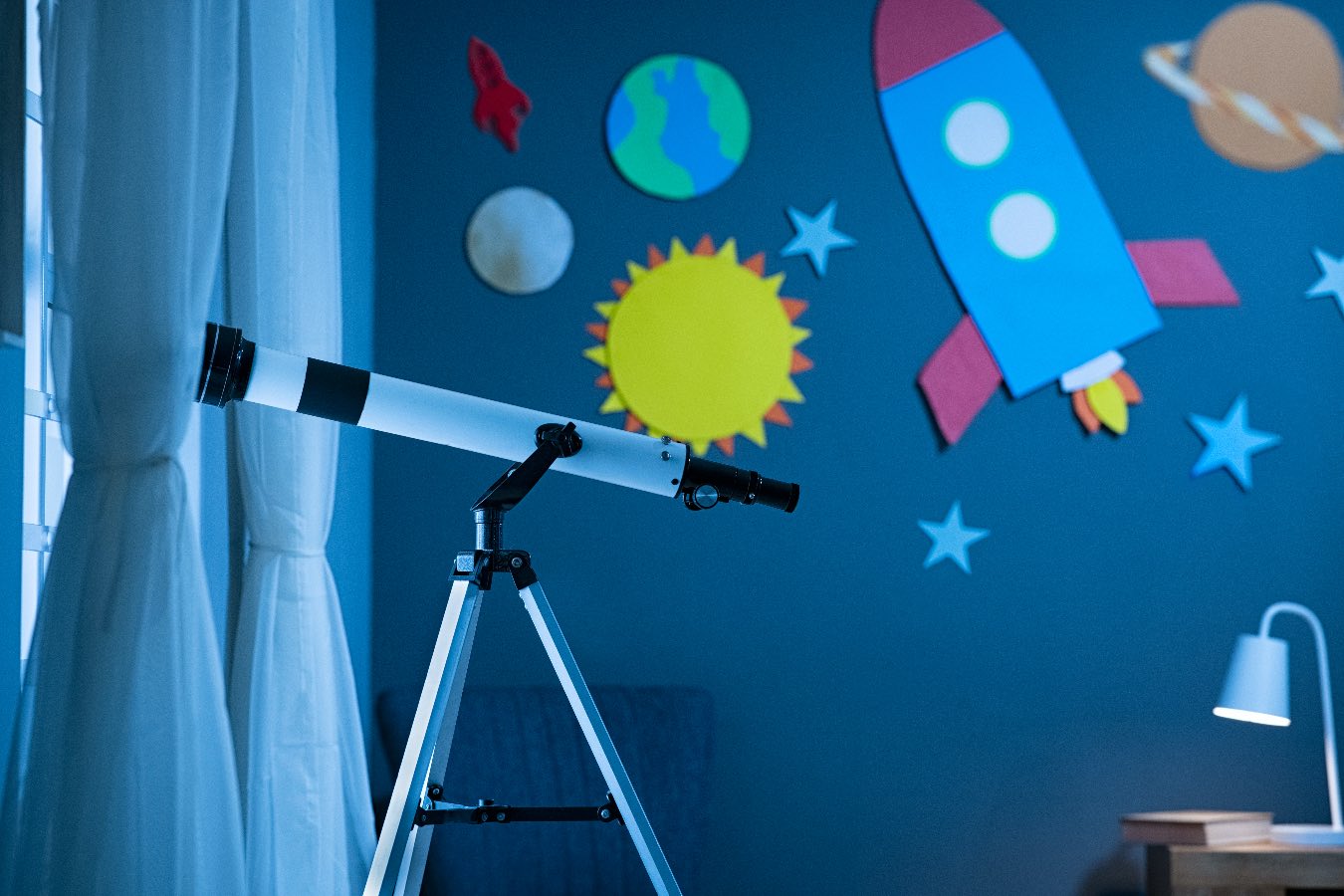 Odkryj kosmos z najmłodszymi! Teleskopy i zestawy astronomiczne dla dzieci na Dzień Dziecka
