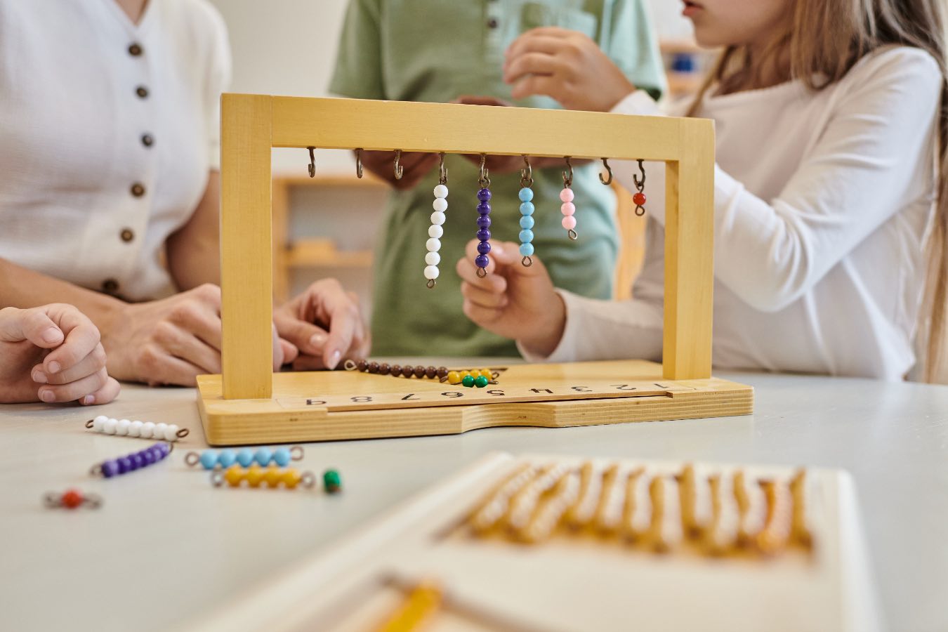 Zabawki edukacyjne na Dzień Dziecka. Najlepsze pomysły na kreatywny i oryginalny prezent